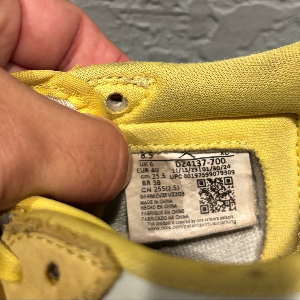 Nike Air Jordan 1 Retro Low OG SP Travis Scott Canary - Picture 5 of 11
